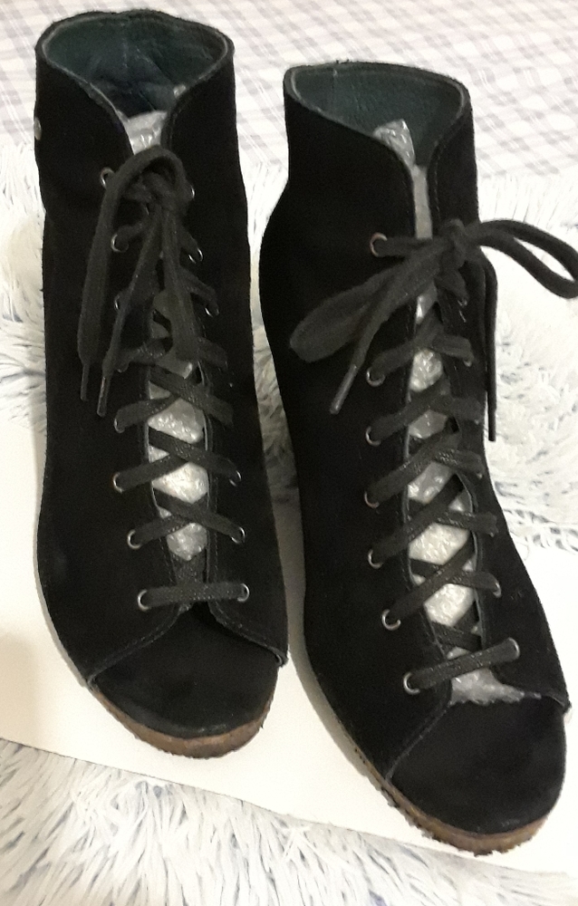 UGG ' pre-loved Suede Leather black Wedge